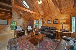 TV, fireplace - Beautiful Log Cabin in Foscoe–Weathering Heights (Boone)