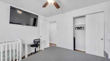 2 habitaciones, escritorio, tabla de planchar con plancha y wifi
