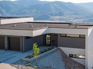 المنشأة من الخارج