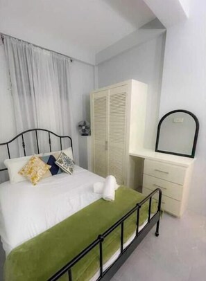 2 bedrooms, WiFi, bed sheets