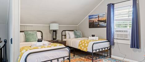 2 bedrooms, desk, iron/ironing board, free WiFi