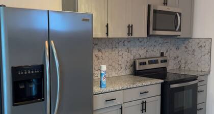 Newly remodeled 3-bedroom, 2 bath house in Kansas City near Chiefs Stadium