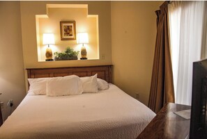 A neatly made bed with white linens, a wooden headboard, and two bedside lamps. - Dec 26–Jan 2 • NYE Gatlinburg Luxury 2BR Condo – Walk to Fireworks • Sleeps 8 (Gatlinburg)