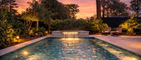 Lämmitetty uima-allas