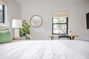 3 chambres, bureau, fer et planche à repasser, accès au Wi-Fi (inclus)