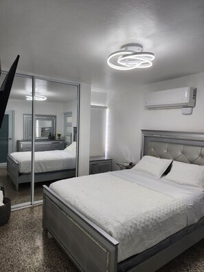 3 chambres, fer et planche à repasser, Wi-Fi, draps fournis