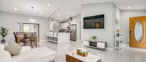 スマートテレビ、書斎 / ワークスペース