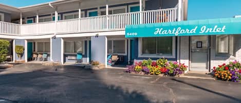 A motel with a two-story structure, a balcony, and a sign reading 'Hartford Inlet 5409.'