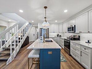 Fridge, microwave, oven, stovetop - Seagrape 13 - End Unit - Gul Front - Large Open Sundeck - Sleeps 6! (Boca Grande)