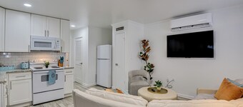 Charming 1-bedroom near Medical and Golf! Ground Unit A!