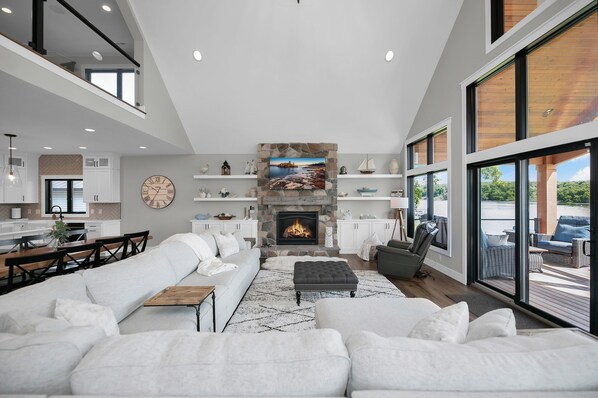 Smart TV, chimenea y videojuegos 