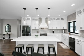 Micro-ondes, four, plaque de cuisson, lave-vaisselle
