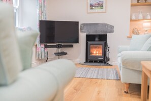 Living area - Cragg Cottage | Torver, Coniston - sleeps 4 guests  in 2 bedrooms (Coniston)