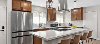 San Diego Lake home 4 Bd/Bath with heated pool, hot tub and golf!