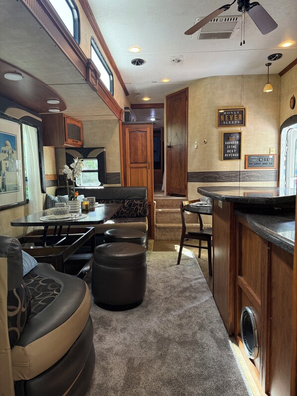 Interior - Lovely 2BR apartment private near casino enjoyable Fort Lauderdale with AC, WiFi (Fort Lauderdale)