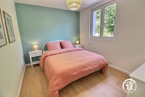 5 camere, ferro/asse da stiro, Wi-Fi gratuito, lenzuola