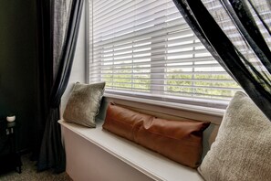 Interior - Beautiful & Peaceful updated condo-Holiday Hills Resort Branson-family amenities (Branson)
