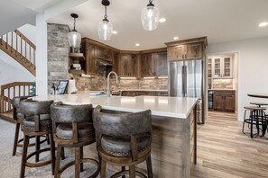 Fridge, microwave, oven, stovetop - Dreamers Peak @ Shanty Creek Resort (Bellaire)