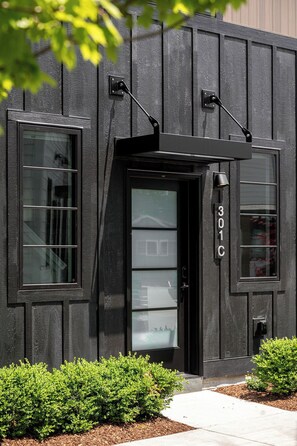 Exterior detail - Hamilton Place | Bayside Building | 301 C (Traverse City)