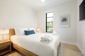 2 bedrooms, free WiFi, bed sheets - Hamilton Place | Bayside Building | 301 D (Traverse City)