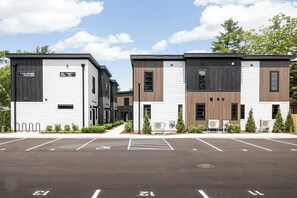 Exterior - Hamilton Place | Bayside Building | 301 D (Traverse City)