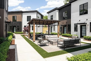 Outdoor dining - Hamilton Place | Sagewood Building | 3 Units (Traverse City)