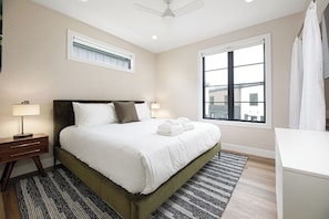 6 bedrooms, free WiFi, bed sheets - Hamilton Place | Sagewood Building | 3 Units (Traverse City)