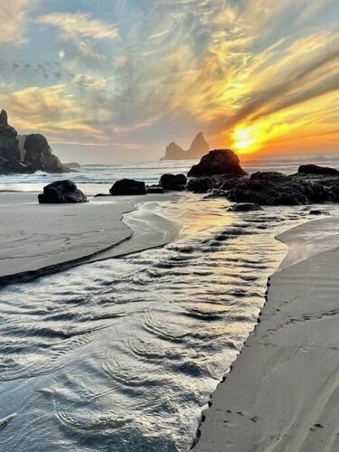 “Ocean’s Embrace” Breathtaking Views @ Rainbow Rock! Private Beach Trail. Gated.