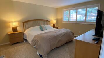 2 bedrooms, desk, free WiFi, bed sheets