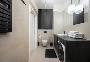 Douche, sĂšche-cheveux, serviettes fournies