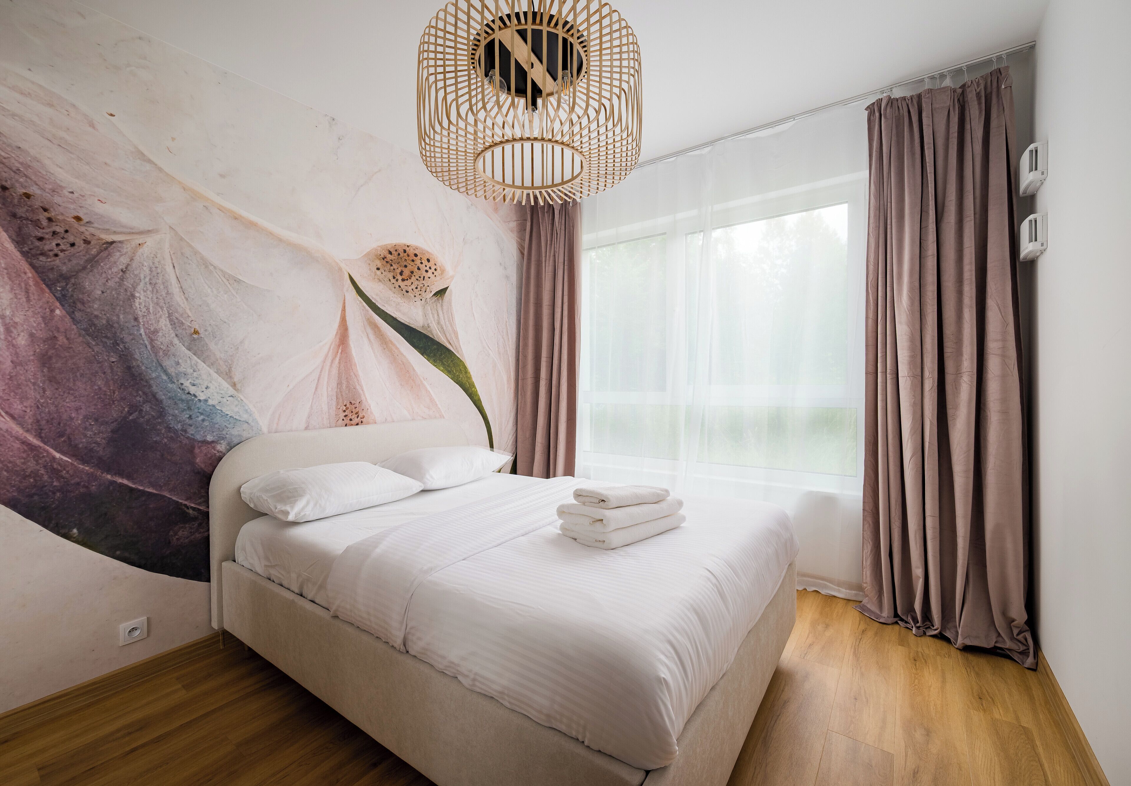 1 dormitorio, tabla de planchar con plancha, wifi y ropa de cama