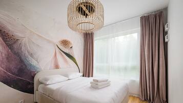 1 dormitorio, tabla de planchar con plancha, wifi y ropa de cama