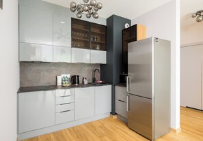 Fridge, microwave, stovetop, dishwasher - Włochy Równoległa Chic Apartment (Warszawa)