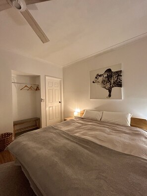 2 bedrooms, iron/ironing board, free WiFi, bed sheets