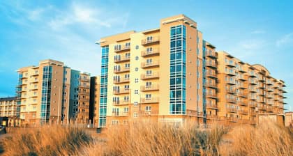 2-bedroom resort in awesome Seaside with fitness room, WiFi