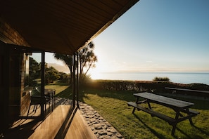 Outdoor dining - The Whole Front House (Hapuku)