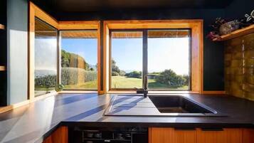 Fridge, stovetop