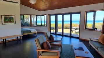 5 bedrooms, travel cot, WiFi