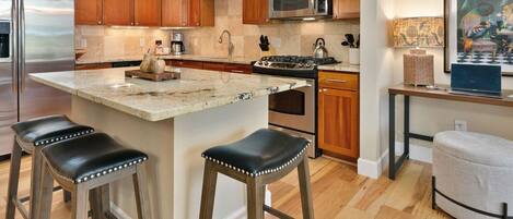 คอนโด, หลายเตียง, ระเบียง, วิวสวน (409 Mason Court #224) | ครัวส่วนตัว | ตู้เย็น, ไมโครเวฟ, เตาอบ, เตาประกอบอาหาร