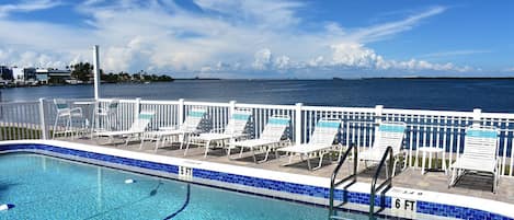 Piscine extérieure, piscine chauffée