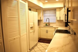 Unclassified image, 3 of 43, button