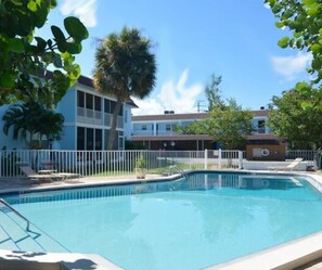 Unclassified image, 2 of 33, button