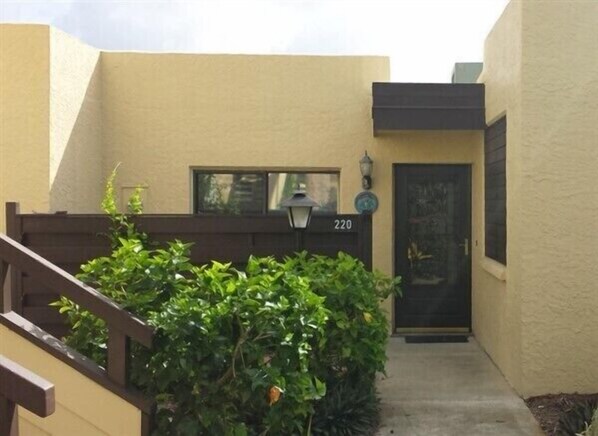 Unclassified image, 1 of 24, button