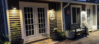 Soothing Carriage House with Hot Tub in charming Stratford