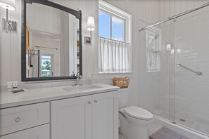 Shower, hair dryer, towels - BAYFRONT BLISS Private Boat Dock Sunset Views Near Destin-30A Beaches (Santa Rosa Beach)