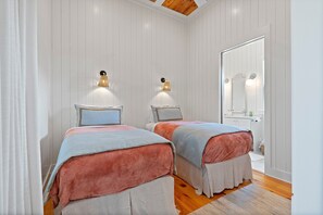 Spa - BAYFRONT BLISS Private Boat Dock Sunset Views Near Destin-30A Beaches (Santa Rosa Beach)