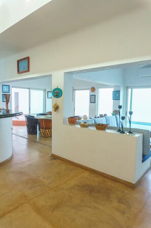 Interior - Luxury 4-bedroom house with Private Pool, WiFi, AC in Barra de Navidad, Jalisco (Barra de Navidad)