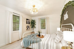 4 bedrooms, desk, free WiFi, bed sheets