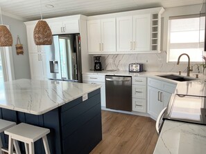 Fridge, microwave, oven, stovetop - Sea Cow Key Cottage - Venture Out Unit 585 (Cudjoe Key)