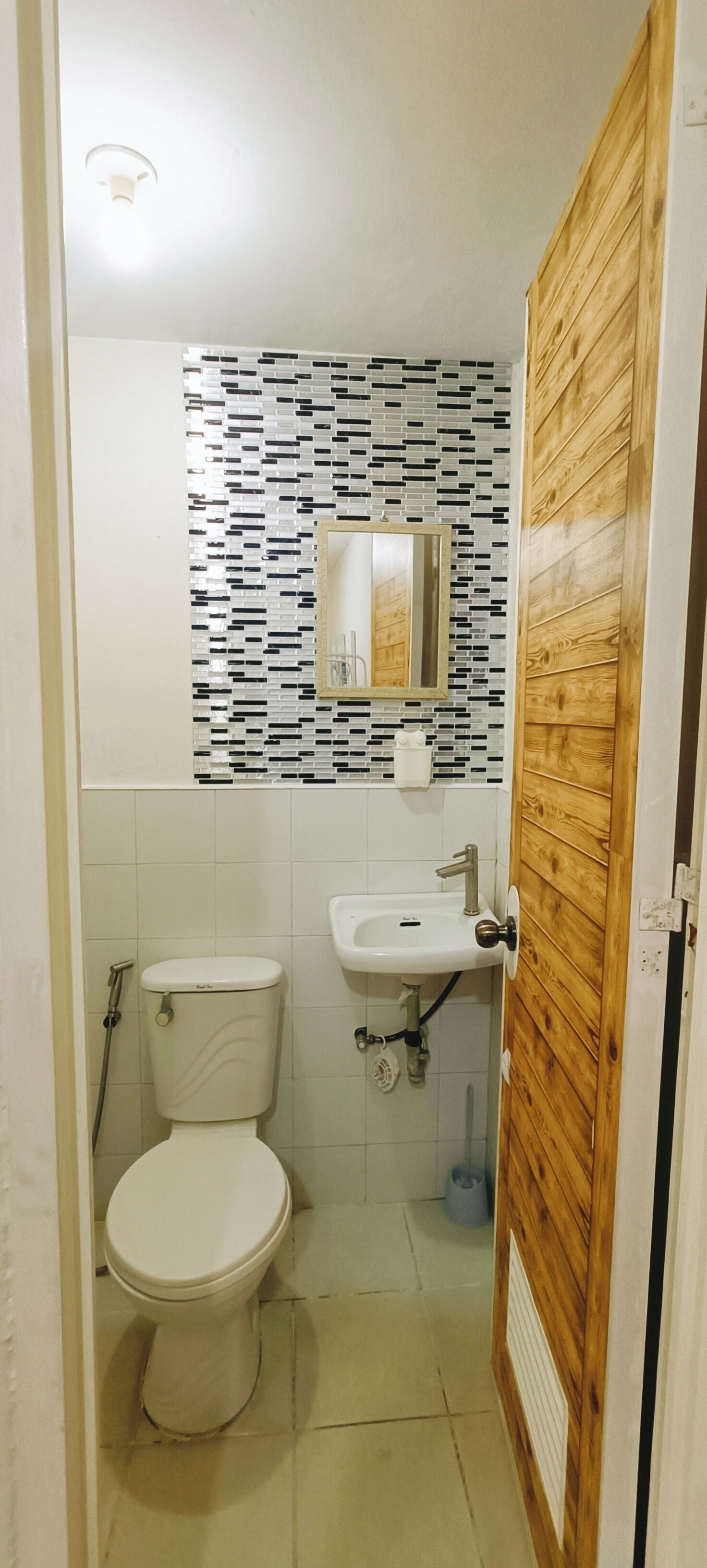 Douche, articles de toilette gratuits, serviettes fournies